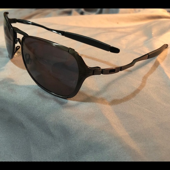 Oakley Other - 🕶 Excellent Condition Oakley Felon Sunglasses